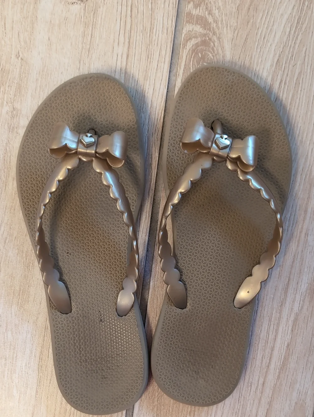 Kate Spade Gold Bow Flip Flop Sandals 9-10